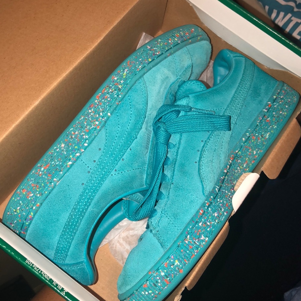 BRIGHT blue pumas